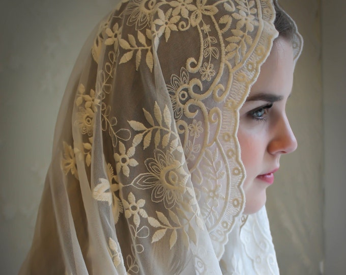 Evintage Veils~  NOT QUITE PERFECT Our Lady of Fatima Soft Ivory Embroidered  Lace Chapel Veil Mantilla Infinity