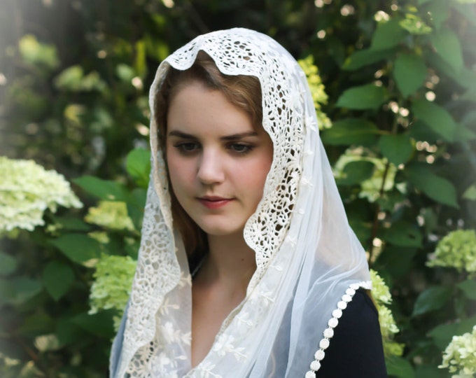 Evintage Veils~ Ready to Ship Traditional Soft Lace French Chapel Veil Mantilla in Ivory
