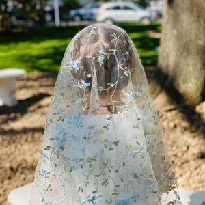 Evintage Veils~ Child&#39;s Traditional Veil ST Therese  Little Flower  Marian Blue or Blush Rose Lace Mantilla Chapel Veil Classic D Shape