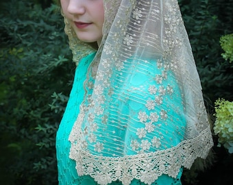 Evintage Veils~ Stella Maris Gold/Ivory Traditional Vintage Inspired D Shape Mantilla Chapel Veil