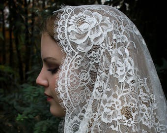 Evintage Veils~ Cream White Spanish Style D