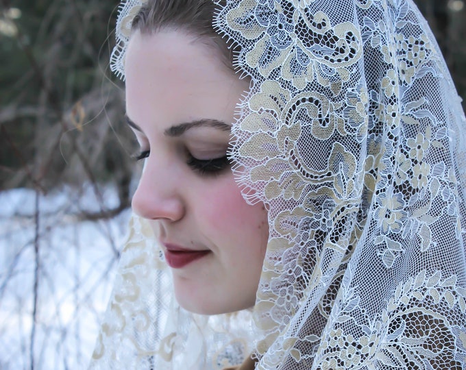 Evintage Veils~READY TO SHIP  Regina Caeli Antique Gold-on-White Spanish Style Lace Vintage Inspired D Shape  Mantilla Chapel Veil