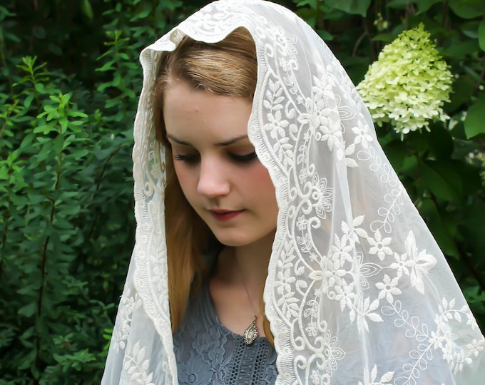 Evintage Veils~ Our Lady of Fatima Ivory Embroidered Lace Chapel Veil Mantilla D Shape Latin Mass