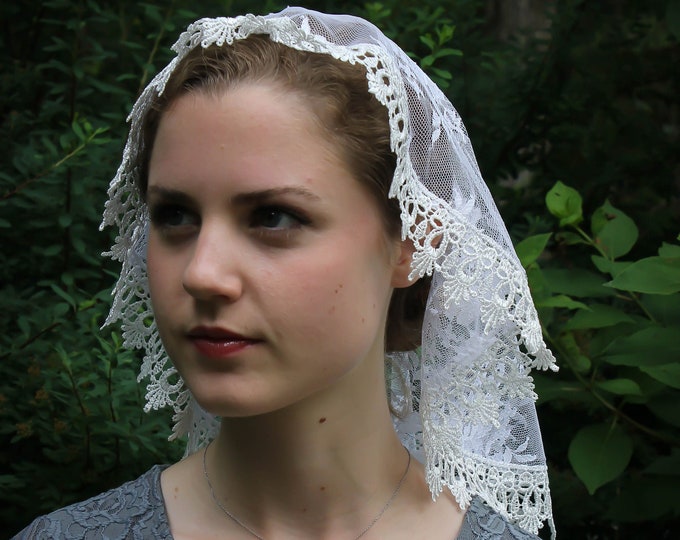 Evintage Veils~ Princess Style Chantilly Lace  Traditional Catholic White or Black   Lace  Mantilla Chapel Veil