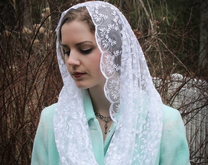 Evintage Veils~Queen of Peace Dove White or Champagne Gold Embroidered Lace Chapel Veil Mantilla Infinity Veil Latin Mass