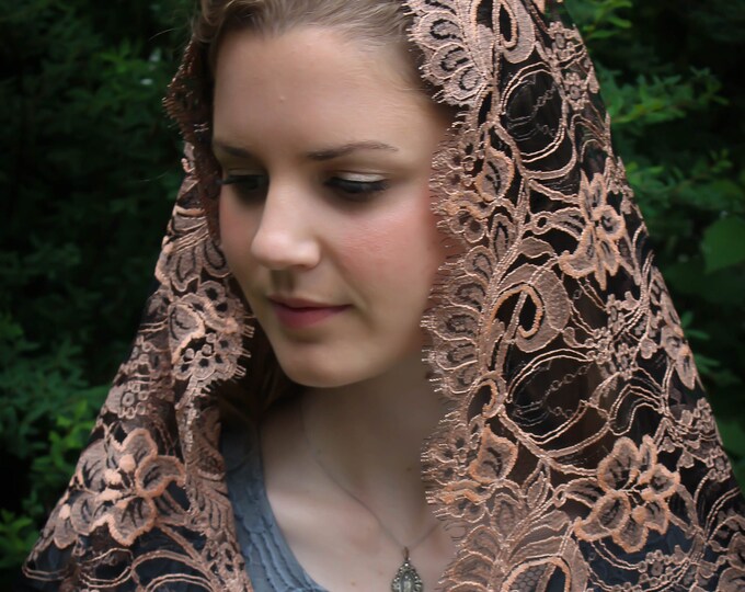 d-shaped-veils-evintageveils