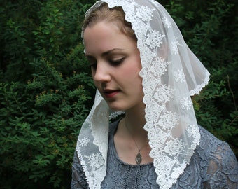 Evintage: READY TO SHIP "Our Lady of the Doves"  Lace Small Triangle Mantilla Chapel Veil White Embroidered