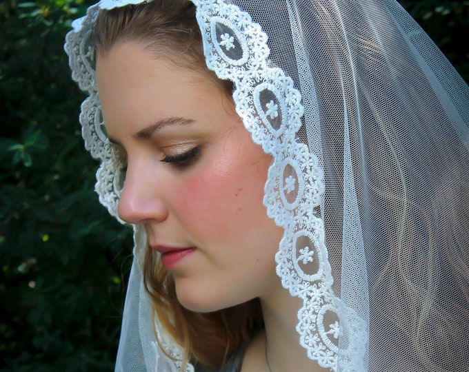 Evintage Veils~Light Ivory Cameo Lace Long  First Communion Confirmation Bridal  Chapel Veil Mantilla D Shape Or Oval  Latin Mass
