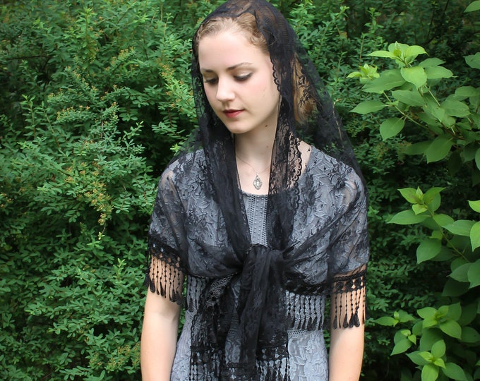 Evintage Veils~ Traditional Black Chantilly Lace  Fringe Trim Vintage Inspired Lace Chapel Veil Mantilla Wrap Style Veil