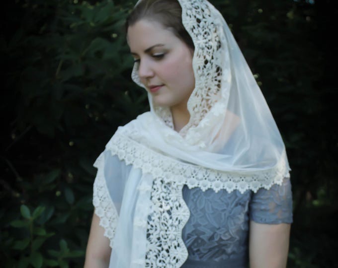 Evintage Veils~ Traditional Soft Lace French Chapel Veil Mantilla in Ivory