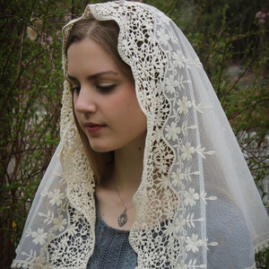 Evintage Veils Traditional Soft Ivory Lace French Chapel Veil - Etsy