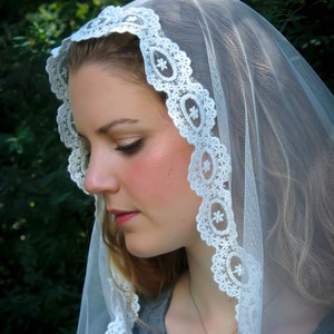 Evintage Veils~Light Ivory Cameo Lace Long  First Communion Confirmation Bridal  Chapel Veil Mantilla D Shape Or Oval  Latin Mass