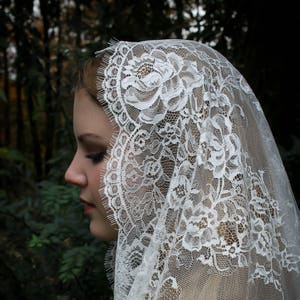 Evintage Veils~ Cream White Spanish Style D