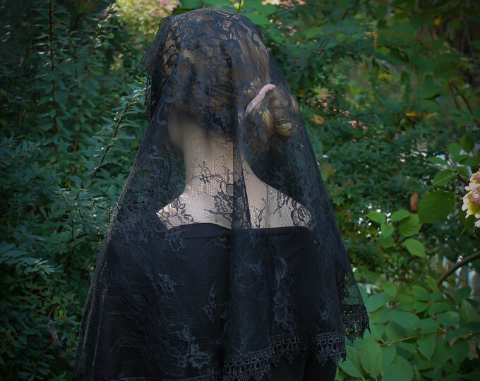 Evintage Veils~ READY TO SHIP Black Spanish  Style Lace Floral Lace Mantilla Chapel Veil Classic D Shape Long