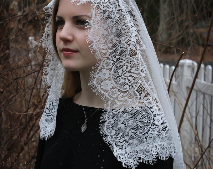 Evintage Veils~  White Spanish Style Floral  Vintage Inspired Lace Chapel Veil Scarf Mantilla Small Rectangle