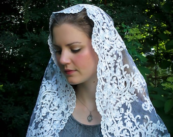 Evintage Veils~NOT QUITE PERFECT  St. Veronica Spanish Style Lace Embroidered Cream White Mantilla Chapel Veil Latin Mass