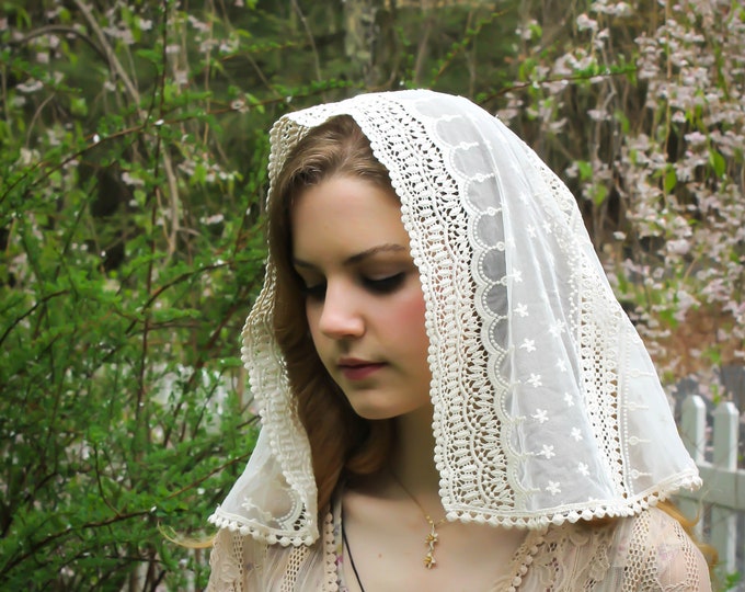 Evintage Veils~ Ivory, Cream White, or Black Stella Maris Mini Veil  Vintage Inspired Lace Chapel Veil D Shape