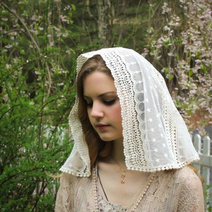 Evintage Veils~ Ivory, Cream White, or Black Stella Maris Mini Veil  Vintage Inspired Lace Chapel Veil D Shape