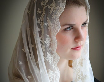Evintage Veils~  NOT QUITE PERFECT Stella Maris Cream White  Lace Chapel Veil Mantilla Infinity Latin Mass