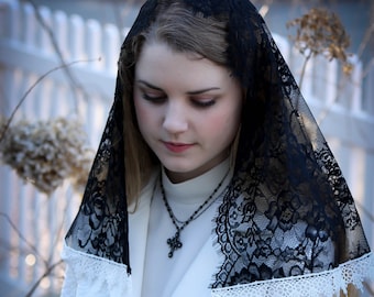 Evintage Veils~ Black Spanish Lace Floral Lace Mantilla Chapel Veil Classic D Shape~ White Trim Option