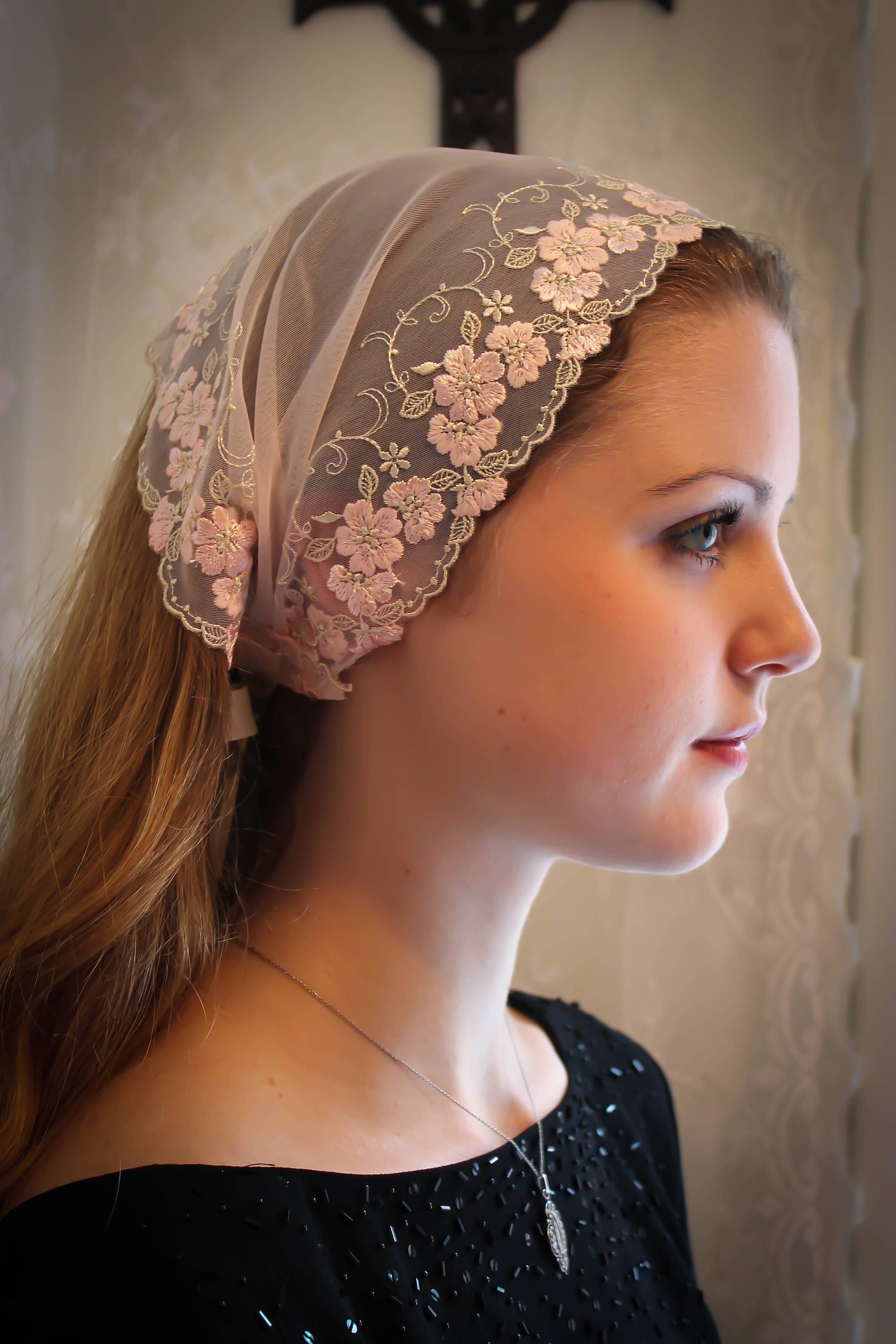 Evintage Veils So Soft Headwrap Embroidered Flower Blossom Lace