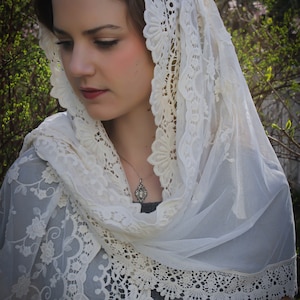 Evintage VeilsOur Lady of Guadalupe Ivory or Black Wrap-Style Chapel Veil Mantilla Latin Mass Ivory