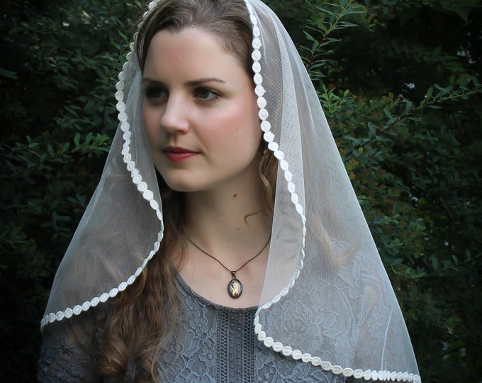 Evintage Veils~Light Ivory Venice "Pearls" Trim  Lace Long  First Communion Confirmation Bridal  Chapel Veil Mantilla  Latin Mass
