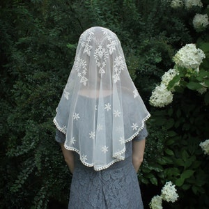 Evintage Veils~ Our Lady of Fatima Ivory Embroidered Lace Chapel Veil Mantilla  Cascading D Shape Latin Mass