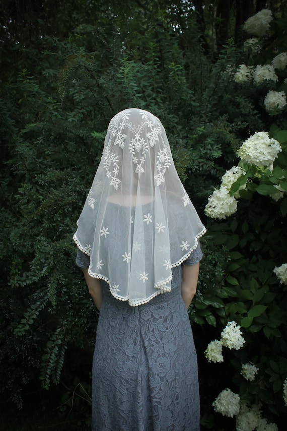 Evintage Veils~ Our Lady of Fatima Ivory Embroidered Lace Chapel Veil Mantilla  Cascading D Shape Latin Mass