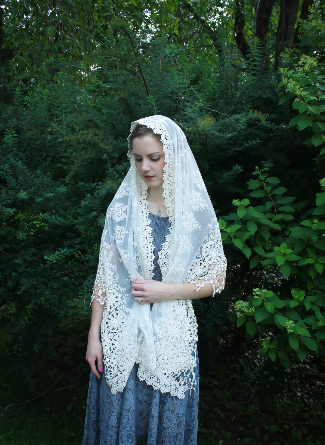 evintage-veils-ready-to-ship-mater-dei-heirloom-wrap-mantilla-ivory