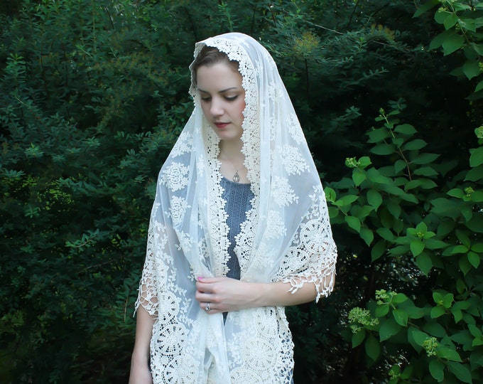 Evintage Veils~ READY TO SHIP Mater Dei Heirloom Wrap Mantilla Ivory Lace Chapel Veil  Mantilla Shawl Wrap Fringe Trim