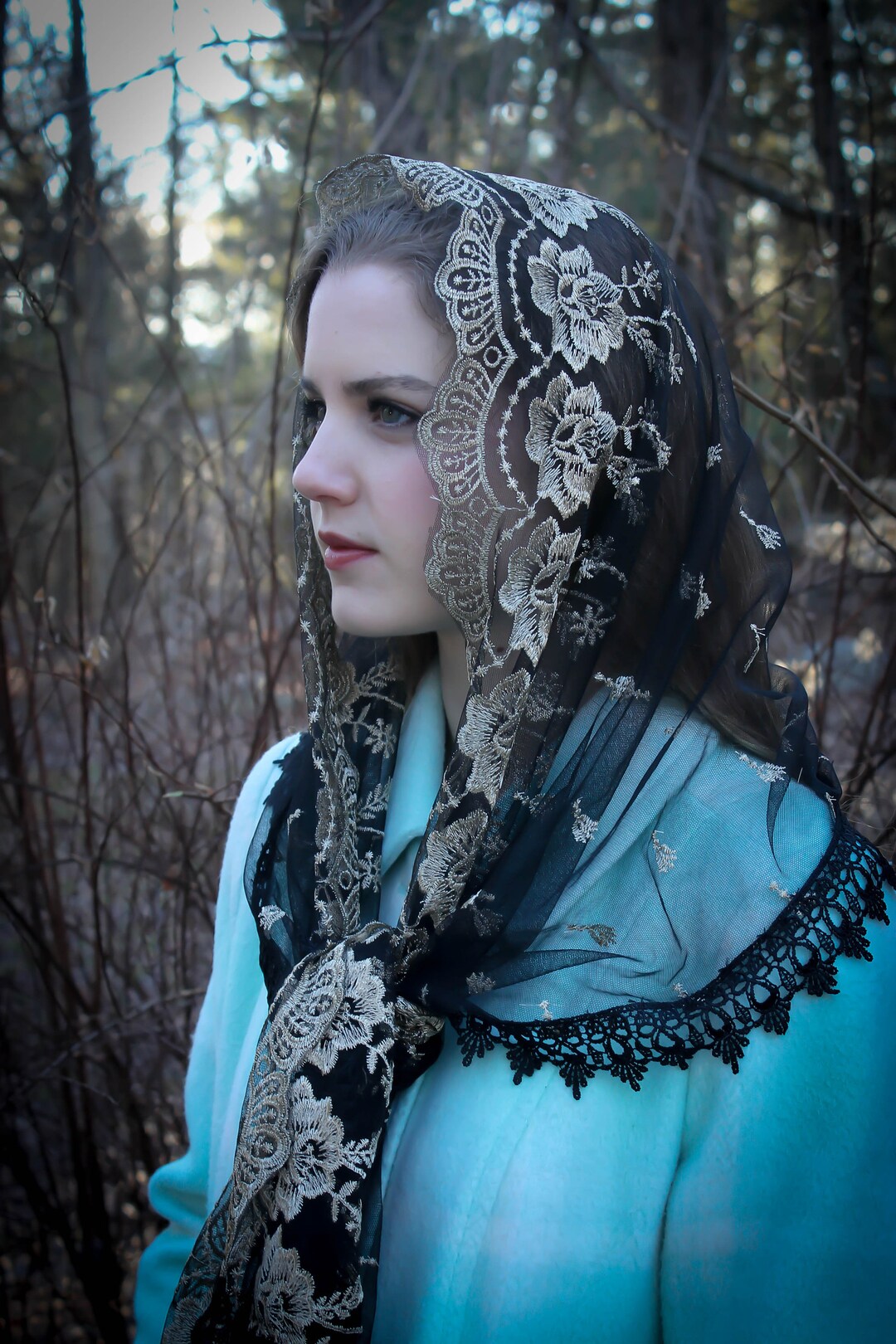 Vintage Mantilla Gold Head Scarf 30\