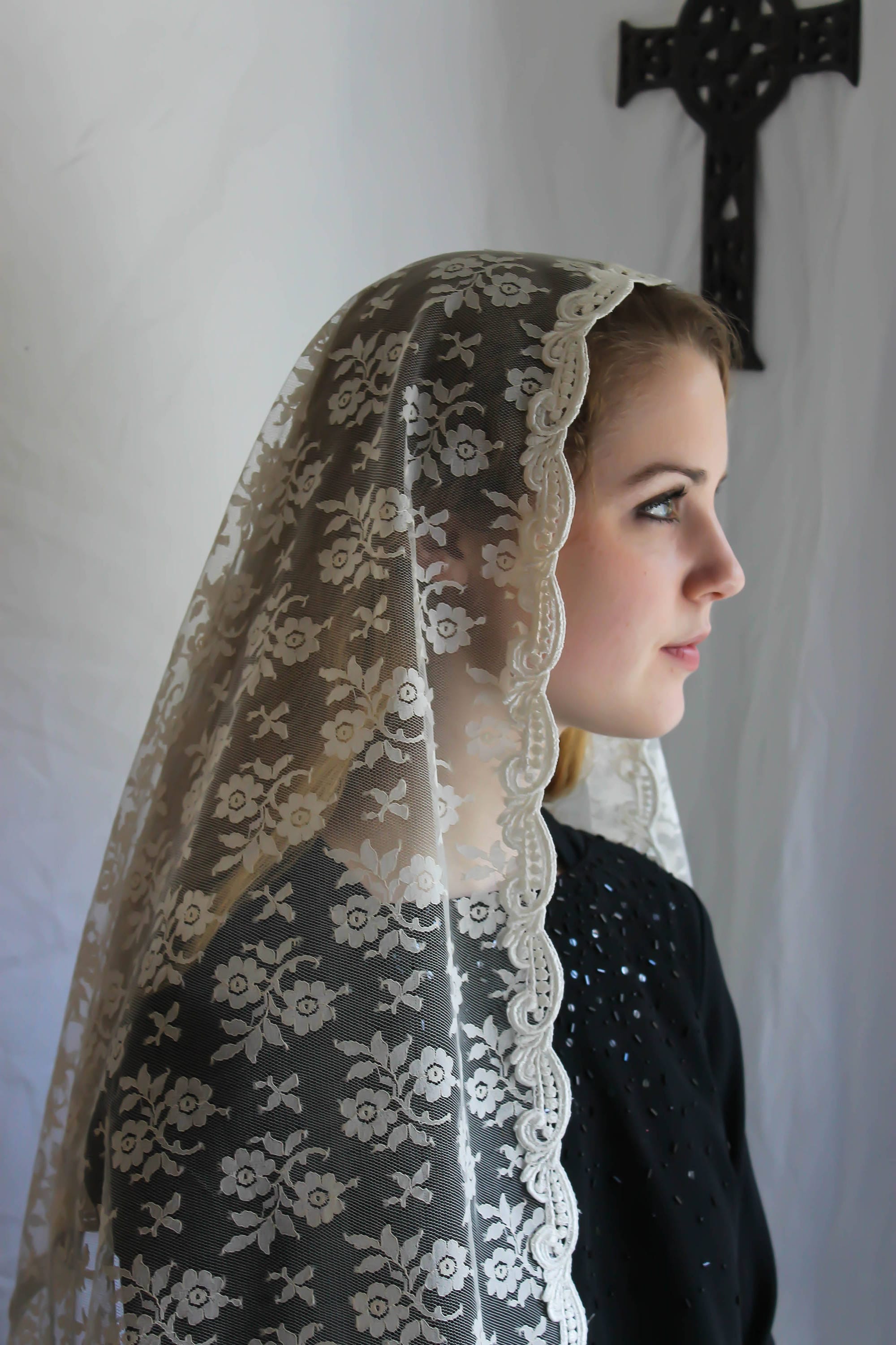 Evintage Veils Soft Ivory Extra Long Veil Vintage Inspired Lace Chapel