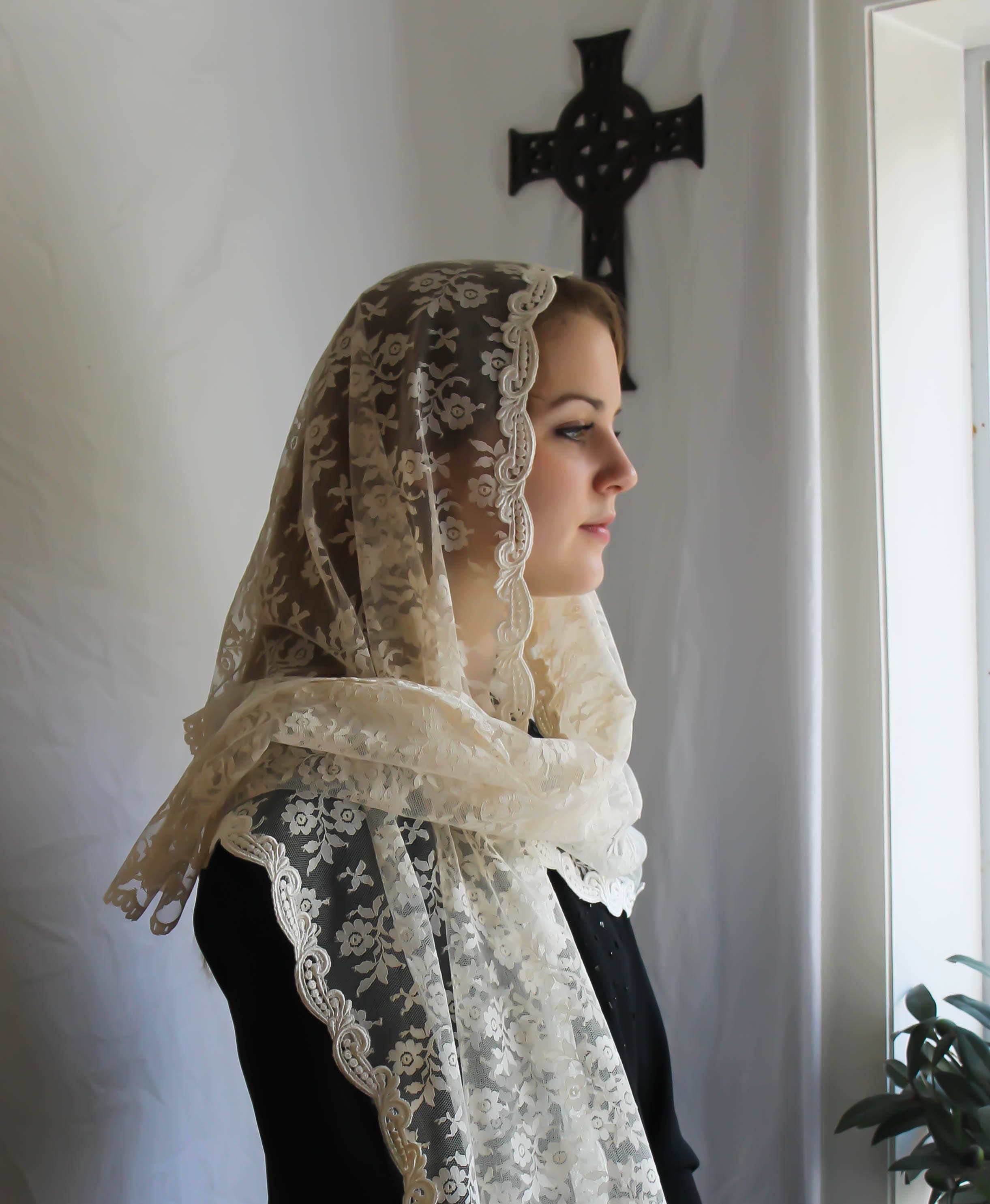 Evintage Veils Soft Ivory Extra Long Veil Vintage Inspired Lace Chapel
