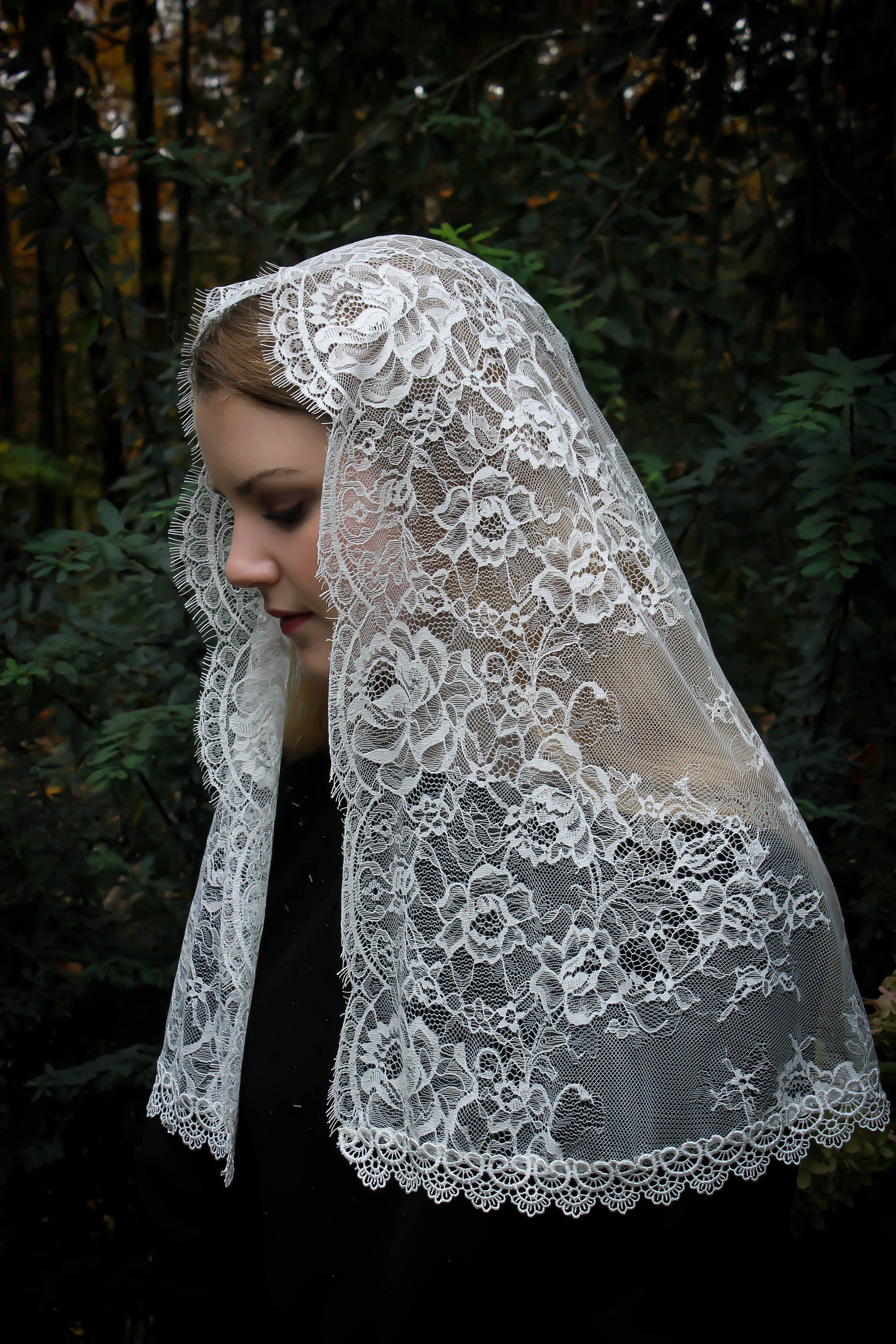 Evintage Veils~ Cream White Spanish Lace Floral Lace Mantilla