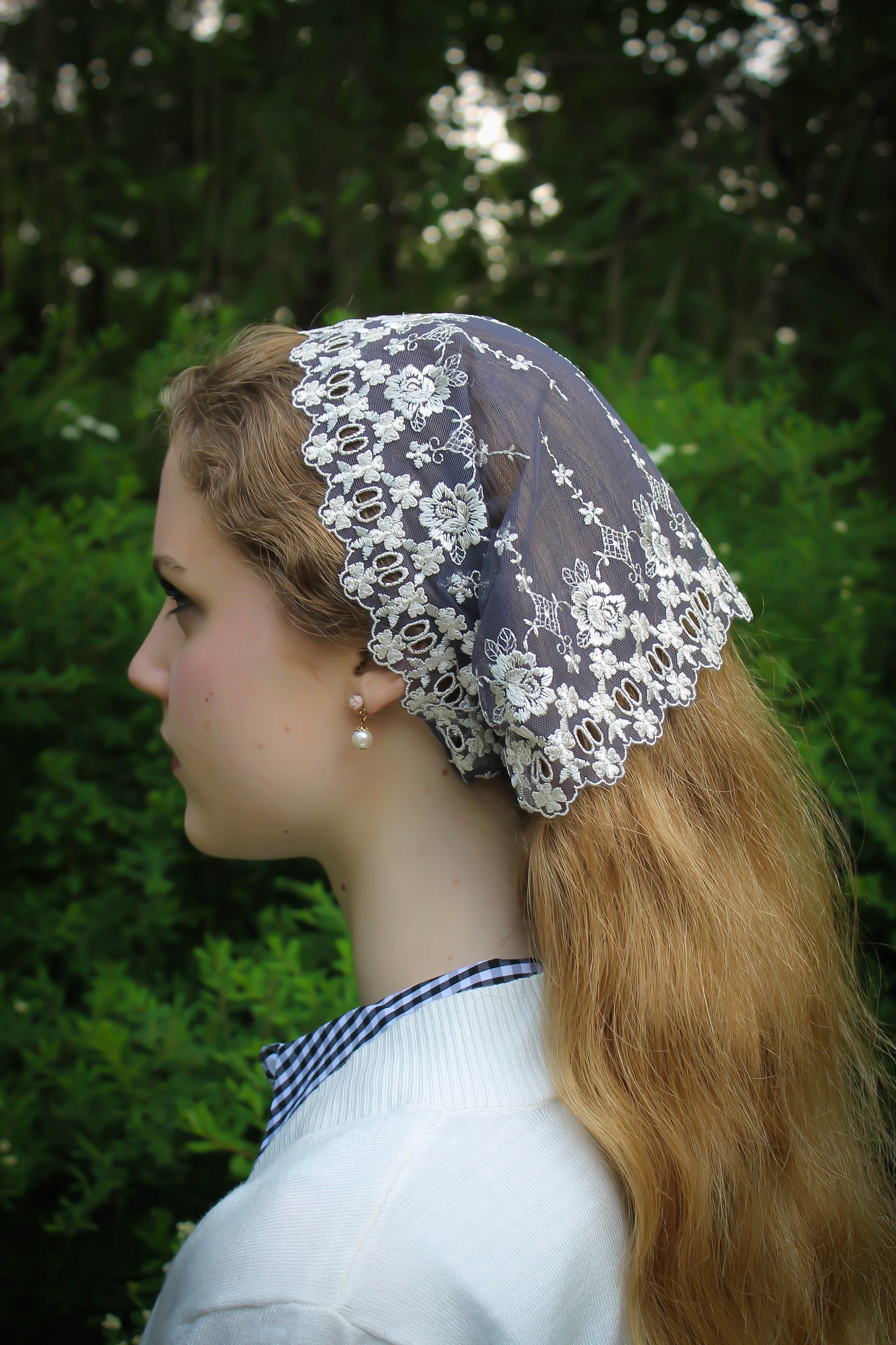 Evintage Veils Mist Eggplant Gray/Ivory Embroidered Lace Vintage