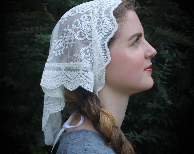 Evintage Veils~  "Our Lady of the Doves"  Lace Kerchief Mantilla Chapel Veil White Embroidered