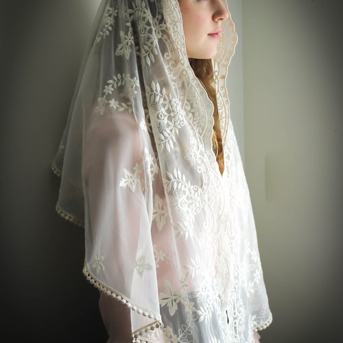 Evintage Veils~ Our Lady of Fatima Lace Mantilla Chapel Veil  Mantilla Shawl Wrap Ivory OR Black