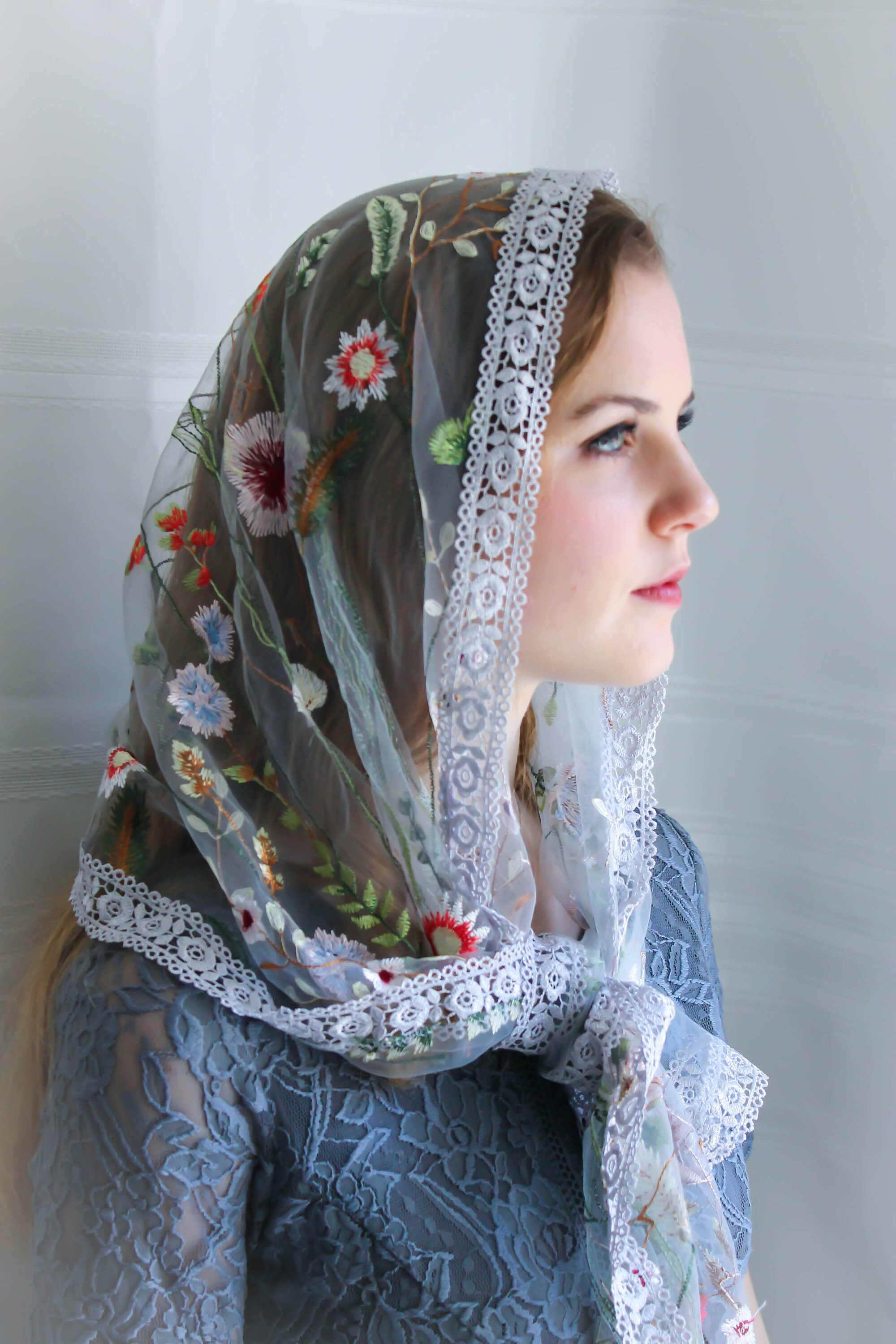 Evintage VeilsWildflowers Silver Gray Floral Lace Wrap Mantilla Floral