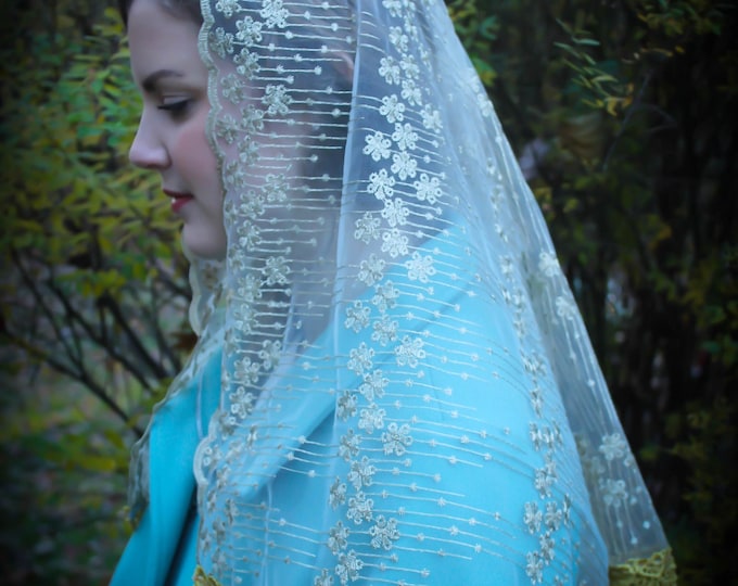 Evintage Veils~ Stella Maris Gold/Ivory Traditional Vintage Inspired D Shape Mantilla Chapel Veil
