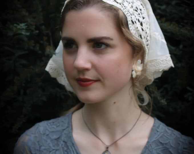 Evintage Veils~  Ivory French Lace  Lace Kerchief Mantilla Chapel Veil Embroidered