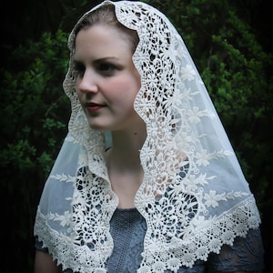 Evintage Veils~ Traditional Soft Lace French Chapel Veil Ivory Mantilla: D Shape