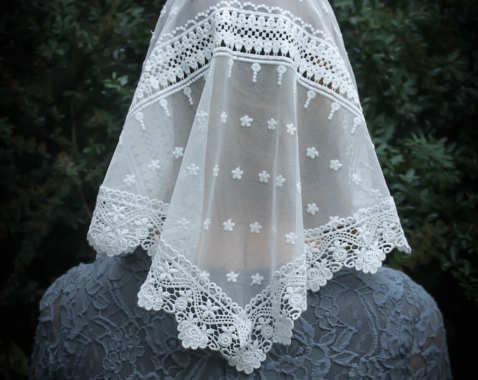 Evintage Veils~ Cream White Traditional Soft Lace Chapel Veil Mantilla: Mini Triangle