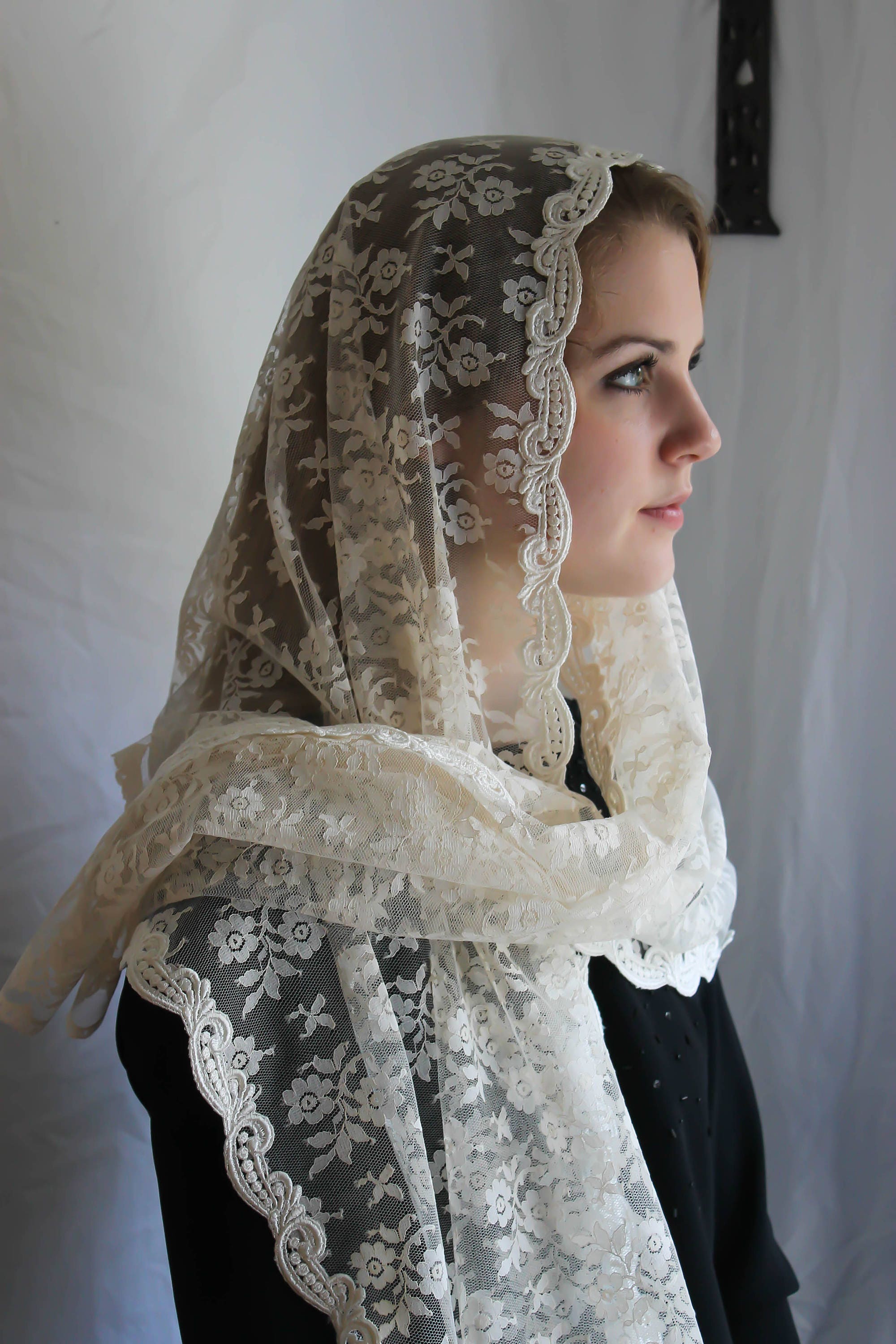 Evintage Veils Soft Ivory Extra Long Veil Vintage Inspired Lace Chapel