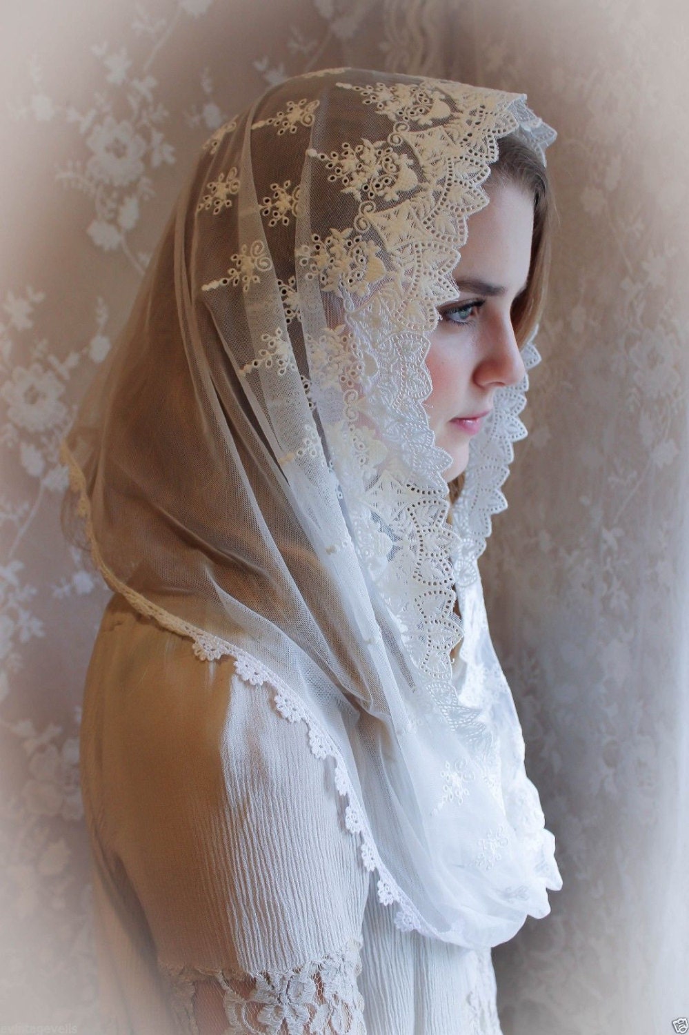 evintage-child-s-our-lady-of-the-doves-lace-infinity-mantilla-chapel