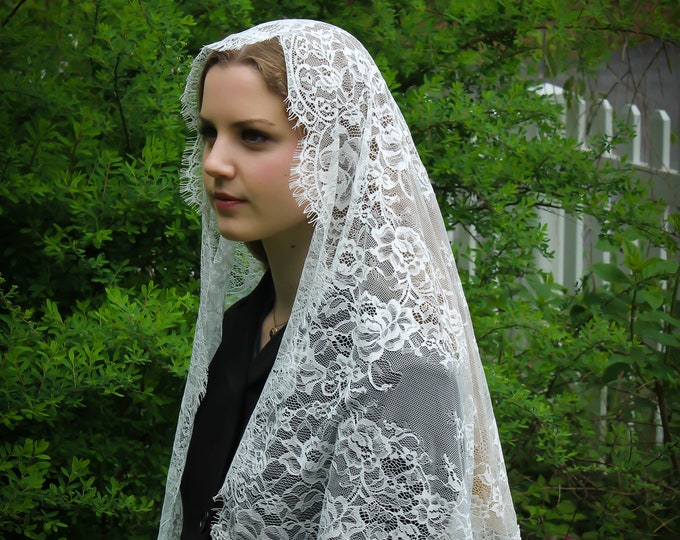 Evintage Veils~ Cream White Spanish Lace Vintage Inspired Lace Chapel Veil Scarf Mantilla D Shaped Veil