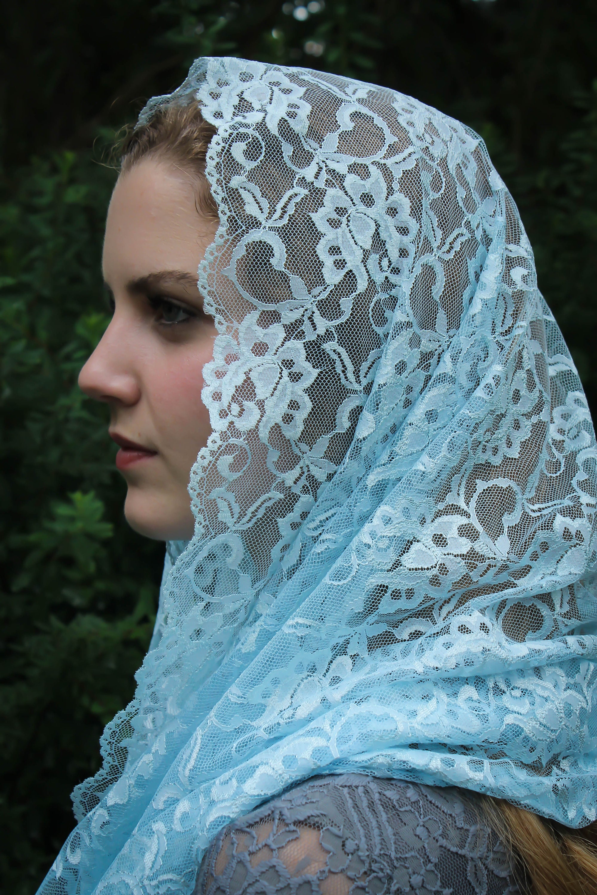 evintage-veils-lovely-marian-blue-chantilly-lace-infinity-mantilla