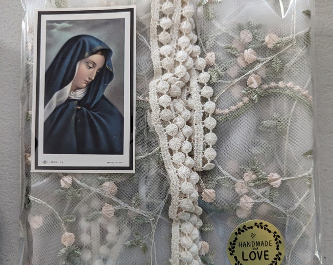 Evintage Veils~  NOT QUITE PERFECT Therese Little Flower Light Ivory Lace Mantilla Chapel Veil  Mantilla Shawl Wrap