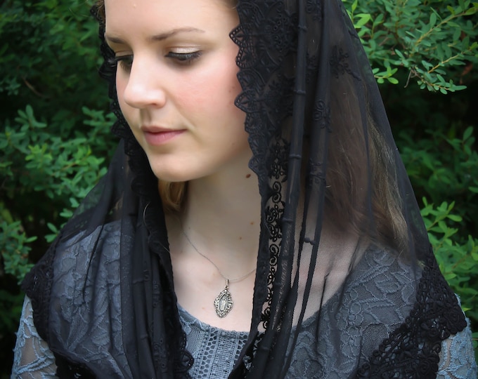 Evintage: "Our Lady of the Doves"  Lace Wrap-Style  Mantilla Chapel Veil White or Black Embroidered