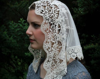 Evintage Veils~ Traditional Soft Lace French Chapel Veil Ivory Mantilla: Mini Triangle